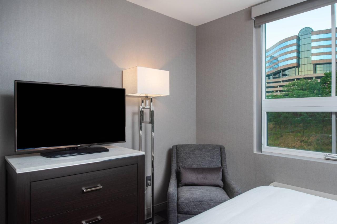 Fairfield Inn & Suites By Marriott Boston Waltham Exteriör bild