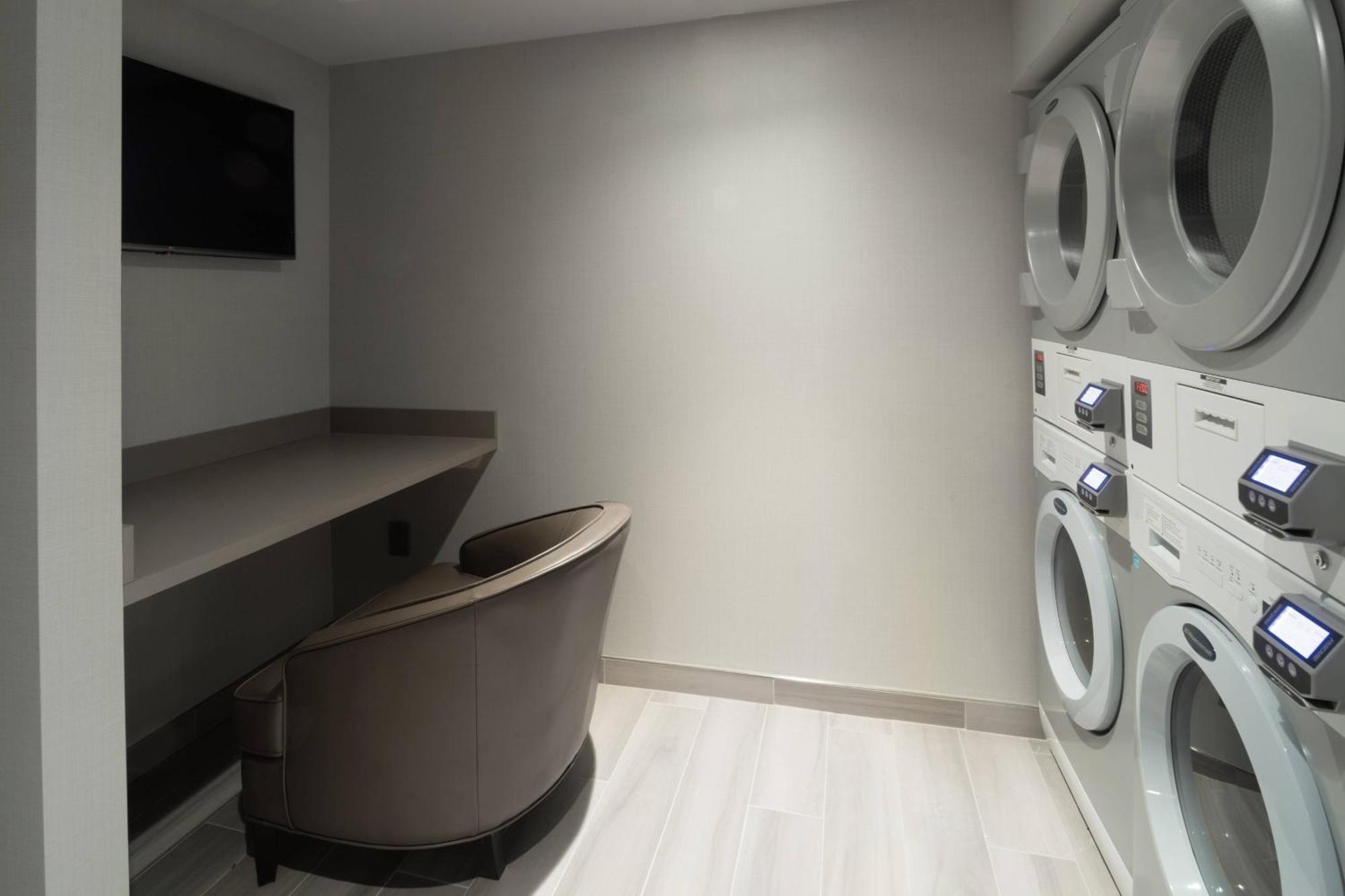 Fairfield Inn & Suites By Marriott Boston Waltham Exteriör bild