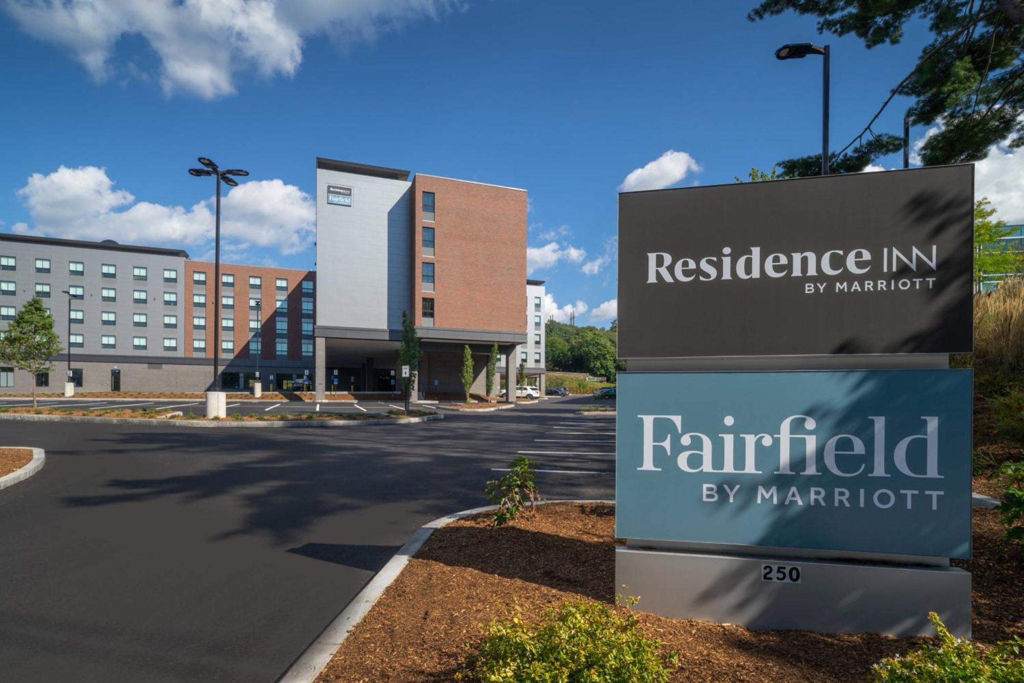 Fairfield Inn & Suites By Marriott Boston Waltham Exteriör bild